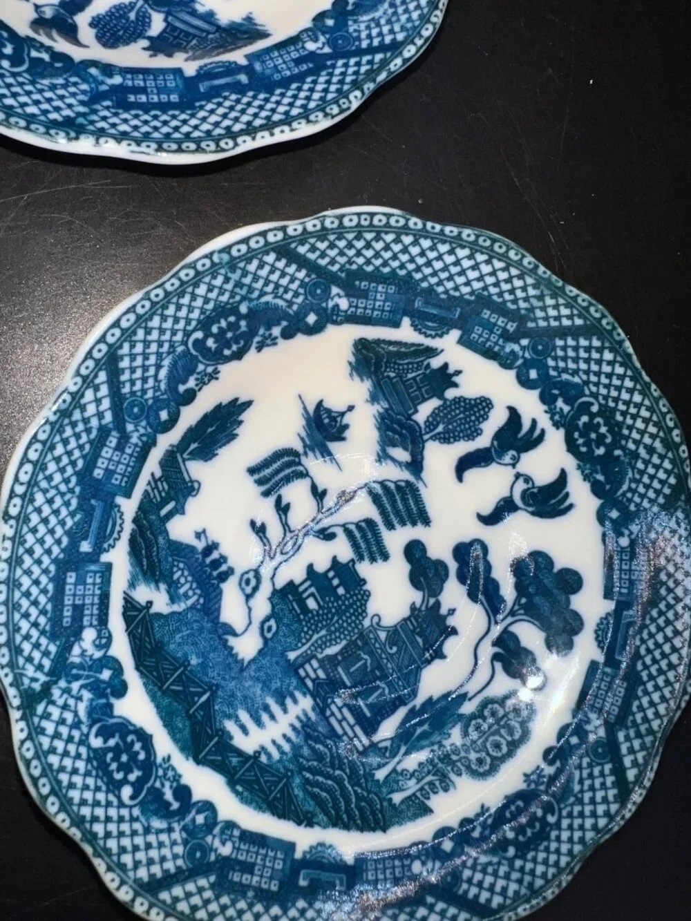 Set Of 2 Blue White Willow Pattern Porcelain Teacups Matching Saucers Vintage